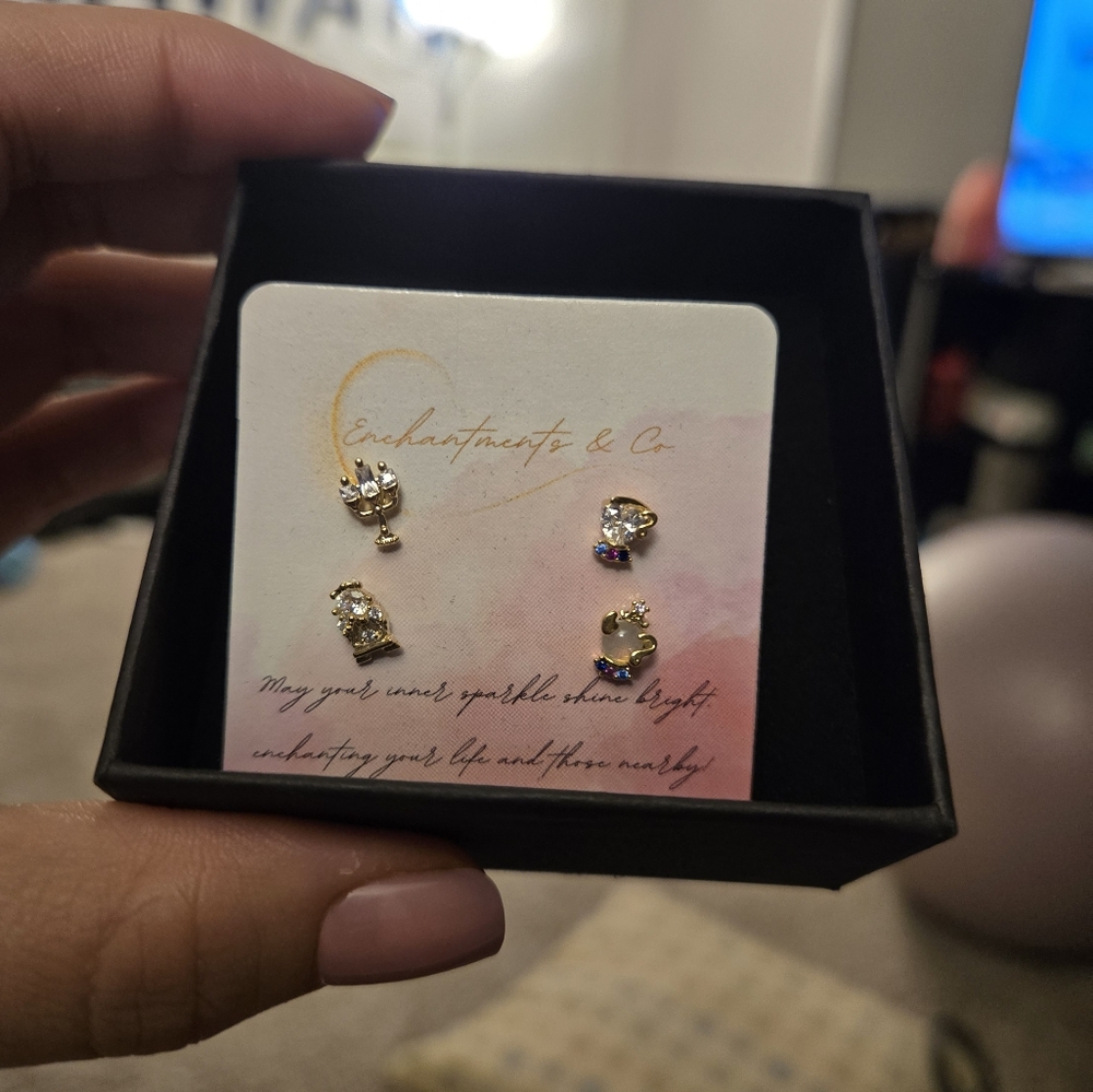 "Be our Guest" Earrings Set